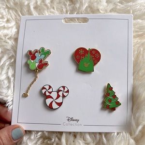 Disney Holiday Pins set